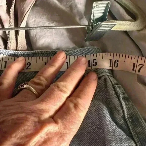 Urban Outfitters BDG size 31 high rise baggy petite distressed denim jeans. - Picture 8 of 10